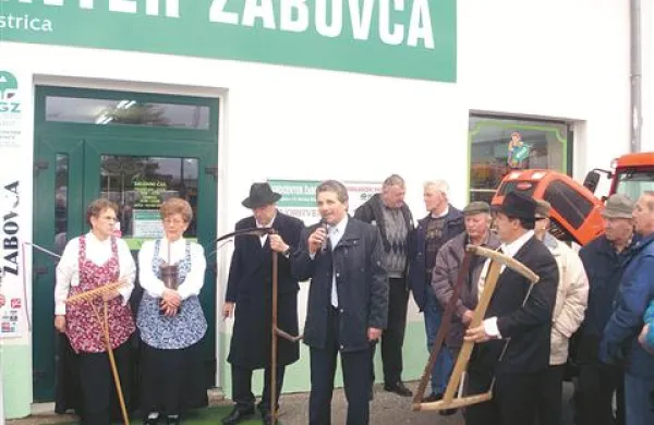Lani je KGZ Cerknica, današnja KGZ Krpan, odprla agroživilski center Žabovca. Najete prostore bi sedaj radi odkupili.