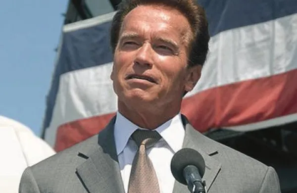 Arnold Schwarzenegger si  želi ponovno nastopati v filmih. 