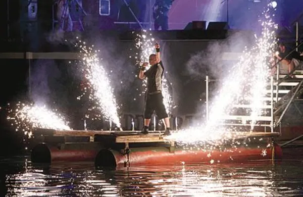 Utrinek z lanskega koncerta Siddharte na splavu v Izoli