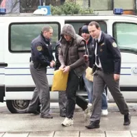 Pet priprtih so na sodišče pripeljali kot po tekočem traku