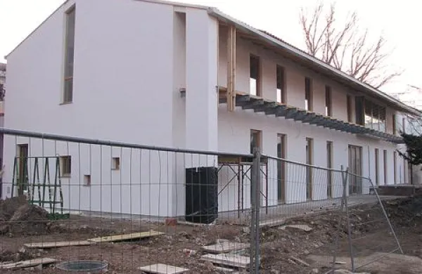 Mladi imajo največ zaslug, da bo mesto dobilo nov mladinski center in hotel, občinska oblast pa jim ne pusti soodločati o uporabi prostorov 
