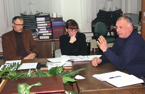 Kljub mirnemu pogovoru o proračunu, je bilo med Iztokom Seljakom (levo) in Bojanom Severjem čutiti veliko napetost