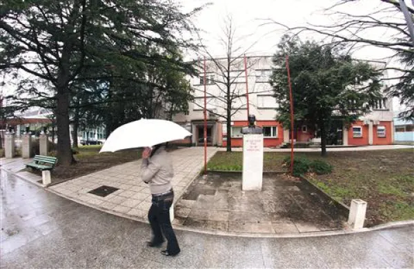 Ali je občina upravičena dobiti stavbo in del zemljišča na Kidričevi 9, ki sta v lasti SD, bo odločilo višje sodišče v Kopru