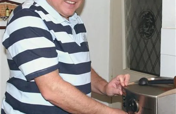 Nace Junkar svojim gostom rad postreže s pravim  italijanskim espressom 