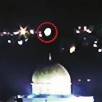 Svetlobna krogla je nekaj časa lebdela nad jeruzalemsko Kupolo na skali, nato pa z bliskovito naglico švignila  v nebo. Nenavaden prizor so  posneli z več kamerami.
