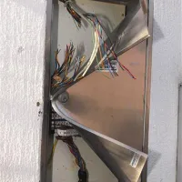 Tatovi so uničili električno omarico in onesposobili alarm, pozabili pa so na nadzorno kamero