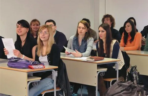 Koprska Fakulteta za management je danes sprejela 40 novih tujih študentk in študentov.
