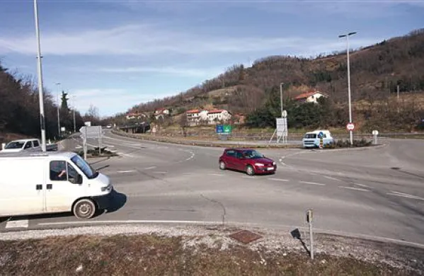 Križišče na Bazari je ena od črnih točka v Šempetru.