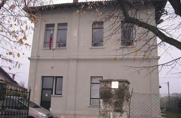 Dotrajano  stavbo nameravajo prodati in  zgraditi nov vrtec. 