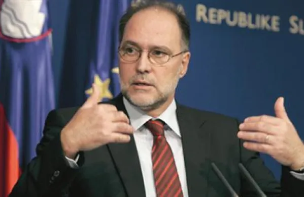 Ukrep o ustanovitvi sklada za prenovo podjetij bo po predlogu Mitje Gasparija spremljala še dokapitalizacija NLB in NKBM ter uvedba davka na bilančno vsoto bank in hranilnic z olajšavami za krepitev financiranja.