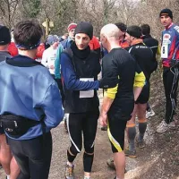 Marco Moretton (v sredini), eden najboljših tržaških tekačev, se odloča, ali se bo letos pogosteje poskušal tudi na primorskih gorskih tekih