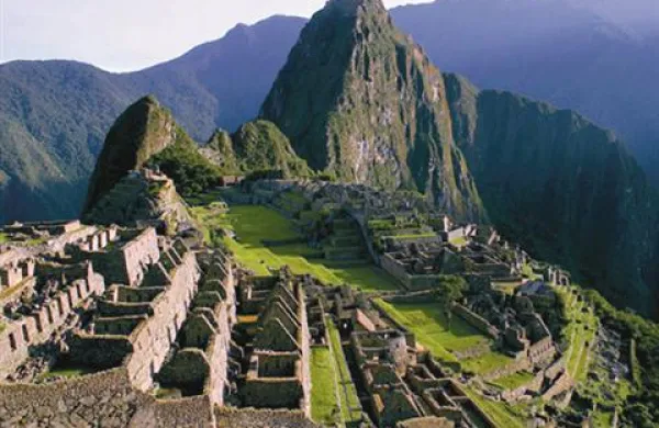 Unesco bo zaradi vse večjega navala turistov v znamenito inkovsko mesto Machu Picchu omejila dostop. 