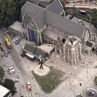 Potres v drugem največjem novozelandskem mestu Christchurch je močno poškodoval glavno katedralo.
