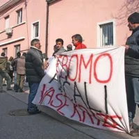 “Ne bomo plačali vaše križe,” so delavci zapisali na transparent.