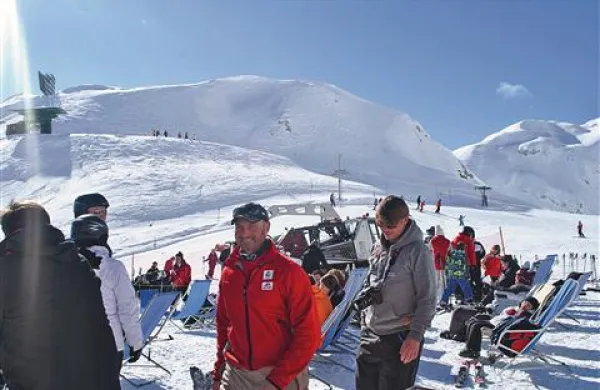 Kanin je številne smučarje, a  redke goste prireditve pričakal v soncu.