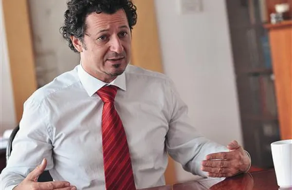 Vlačič kot mediator na pogajanjih med upravo Luke in žerjavisti