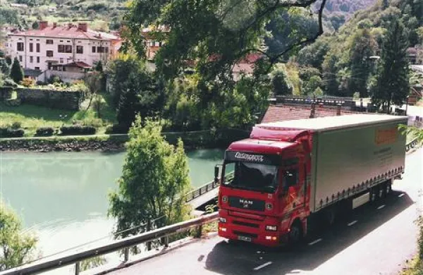 Obe družbi sta se opremili z najsodobnejšimi  tovornjaki.  