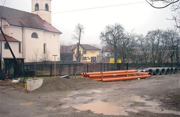 V Zagorju, izviru Pivke najbližjem naselju, dokončujejo kanalizacijo, ki bo odpadne vode speljala v čistilno napravo.