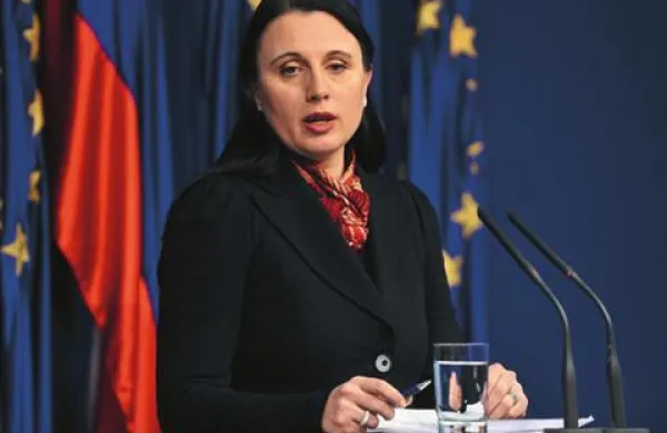 Zakona o tujcih med drugim na novo ureja vprašanje nacionalnega interesa pri pridobivanju dovoljenja za bivanje, je po seji vlade povedala generalna direktorica direktorata za migracije in integracijo na notranjem ministrstvu Nina Gregori.