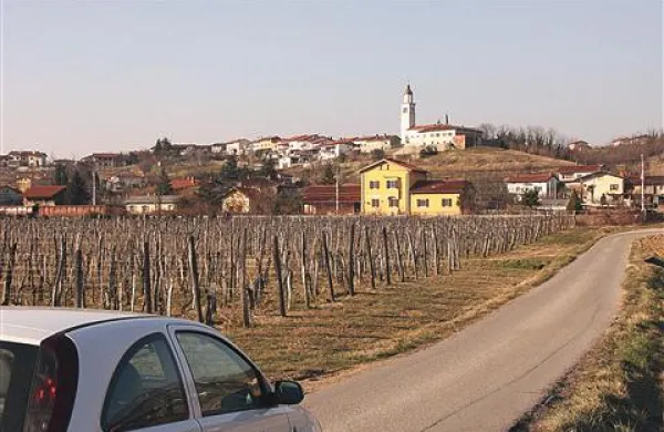 Pred gradnjo poslovne cone v Prvačini bo treba obnoviti cesto.