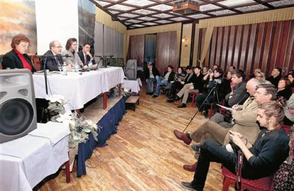  Breda Pečan, Ivan Svetlik, Gašper Kokot in Franco Juri so se na  problematiko malega dela dobro pripravili. Navedli  so, da upokojenci z malim delom že zdaj obrnejo    80 milijonov.