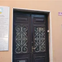 Sedež občinskega inšpektorata ni več na Verdijevi 1, ampak na  Postojnski 3 (na fotografiji). 