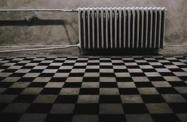 Neznanci v Postojni so včeraj nameravali ukrasti 94 starih radiatorjev.