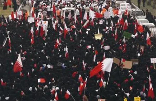 Na osrednjem trgu v prestolnici Bahrajna naj bi se zbralo 100.000 protestnikov. 