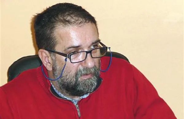 Predsednik Združenja neodvisnih novinarjev Srbije Vukašin Obradović je prepričan, da morajo novinarji najprej počistiti svoje vrste,  šele potem bo mogoče ponovno govoriti o novinarski etiki