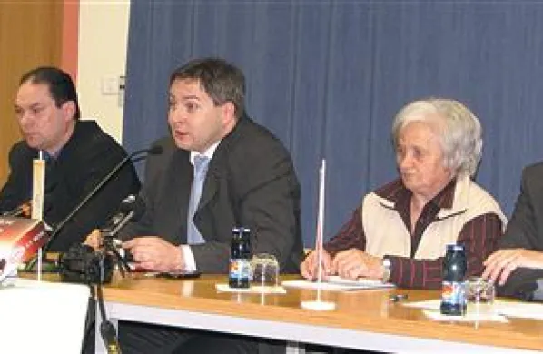 O težavah in uspehih pri pridelavi, predelavi in prodaji slovenske hrane so na javni tribuni govorili ob kmetijskem ministru Dejanu Židanu govorili tudi Joško Ambrožič, Boris Jež in Franka Ozbič.     