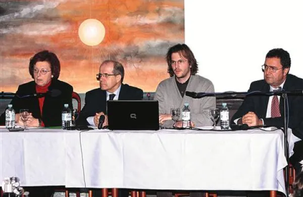 Breda Pečan, Ivan Svetlik, Gašper Kokot in Franco Juri so na poslanskem večeru govorili isti jezik.
