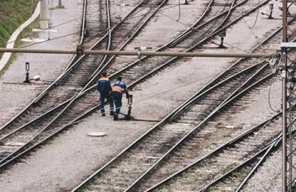 Zaradi gradnje nadvoza pri Divači bo v ponedeljek, 28. februarja, zaprta železniška proga med postajama Koper in Divača.