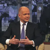 Britanski zunanji minister William Hague: “Libijska vlada izvaja vojno nad svojim lastnim ljudstvom, zato je nedvomno čas, da polkovnik Gadafi odide,