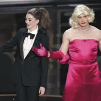 Voditelja Anne Hathaway in James Franco sta se uvodoma zabavala z vstavljanjem svojih podob v predstavljene filme, malce sta zapela, se preoblekla v oblačila nasprotnega spola in se predvsem imenitno zabavala s pohvalami na račun drug drugega glede svoje mladosti in privlačnosti. 