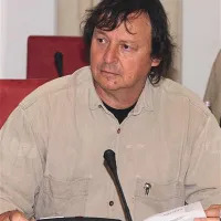 Drago Mislej je že januarja odstopil kot mestni svetnik, ker po zakonu o integriteti in preprečavanju korupcije občinski svetnik ne sme poslovno sodelovati z občino.