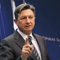 Borut Pahor pravi, da  bo ukrepanje glede naraščajoče prodaje nepremičnin tujcem na slovenskem Krasu znotraj pravnega reda