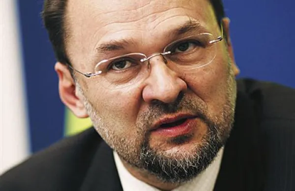Jelko Kacin zatrjuje, da je Janez Janša poročilo o prodaji orožja priredil.
