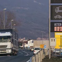 Danes ob 17. uri je v Ajdovščini pihala burja z močjo 122 kilometrov na uro