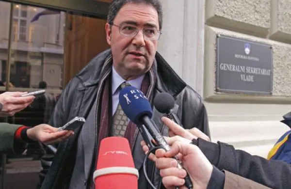 Poslanec Zares Franco Juri meni, da bi bilo dobro, da o ustanovitvi občine Ankaran odločajo na plenarni seji Državnega zbora.