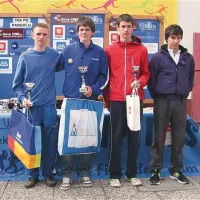 Najhitrejši moški, bolje rečeno fantje: Jernej Šemrov, Rok Puhar, Borut Zupet, Tine Torkar (5.). Furlan Daniele Cencini (4.) je prizorišče zapustil pred razglasitvijo rezultatov. 