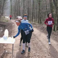 Jana Mlakar (1396), Irena Gruntar (za Jano) in Pavla Hvalič (41) pri okrepčevalnici