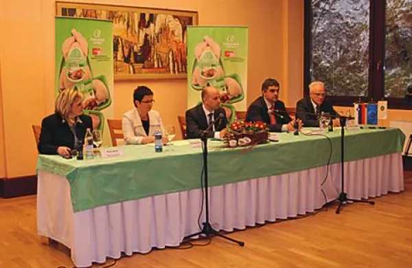 Pivški piščanec z omega 3 je prvi izdelek s certifikatom Višja kakovost v Sloveniji, ki ga podeljuje organizacija za certificiranje Bureau Veritas.
