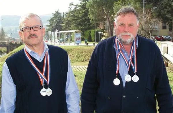 Boris Jenko (desno) in Darko Jakomin z splitskimi medaljami