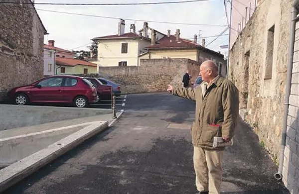 Zdravko Aničić kaže, kako so na prostoru, ki so ga nekoč zasedale  neugledne montažne garaže,  končno uredili parkirne bokse 