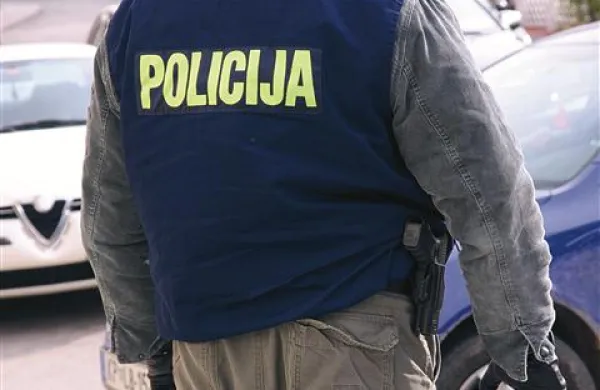 Aretirani na Vogrskem, v Renčah in v Ljubljani naj bi se pečali s prepovedanimi drogami (fotografije je simbolična)
