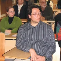 Tanka meja med &ldquo;visoko&rdquo; in &ldquo;nizko&rdquo; literaturo