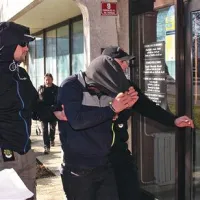  Približno mesec dni po zaslišanju pri preiskovalnem sodniku je Italijana okrajna sodnica obsodila zaradi predrzne vožnje