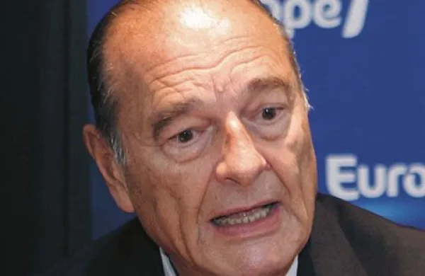 Nekdanji francoski predsednik Jacques Chirac se danes ni udeležil sojenja zaradi suma korupcije oziroma  poneverjanja javnega denarja in konflikta interesov v času, ko je bil župan Pariza. 