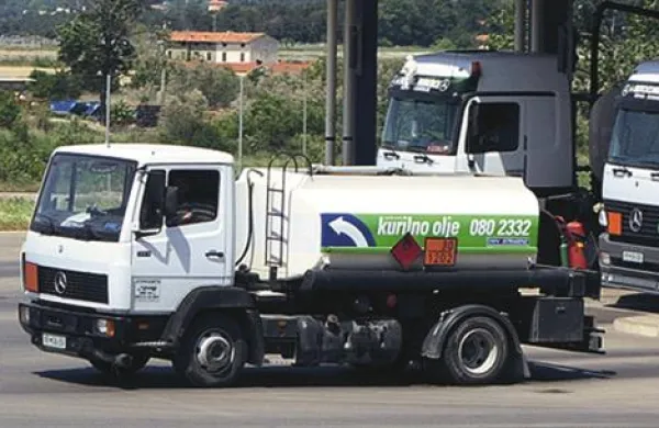 Liter kurilnega olja se bo opolnoči podražil za 3,9 centa na 0,914 evra, so sporočili iz urada vlade za komuniciranje. 