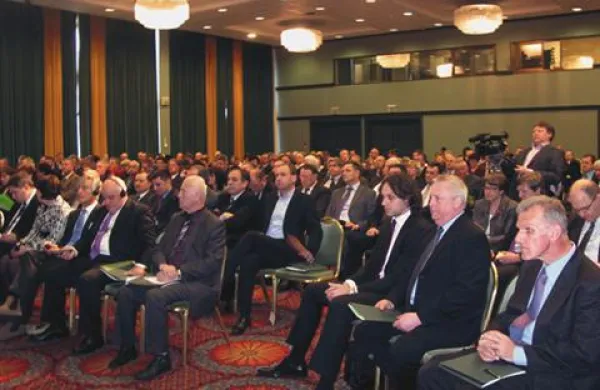 Na današnjem posvetu o zadružništvu v Portorožu je več strokovnjakov opozorilo na pomembnost lokalnih rešitev prehrambene politike v času globalizacije.  